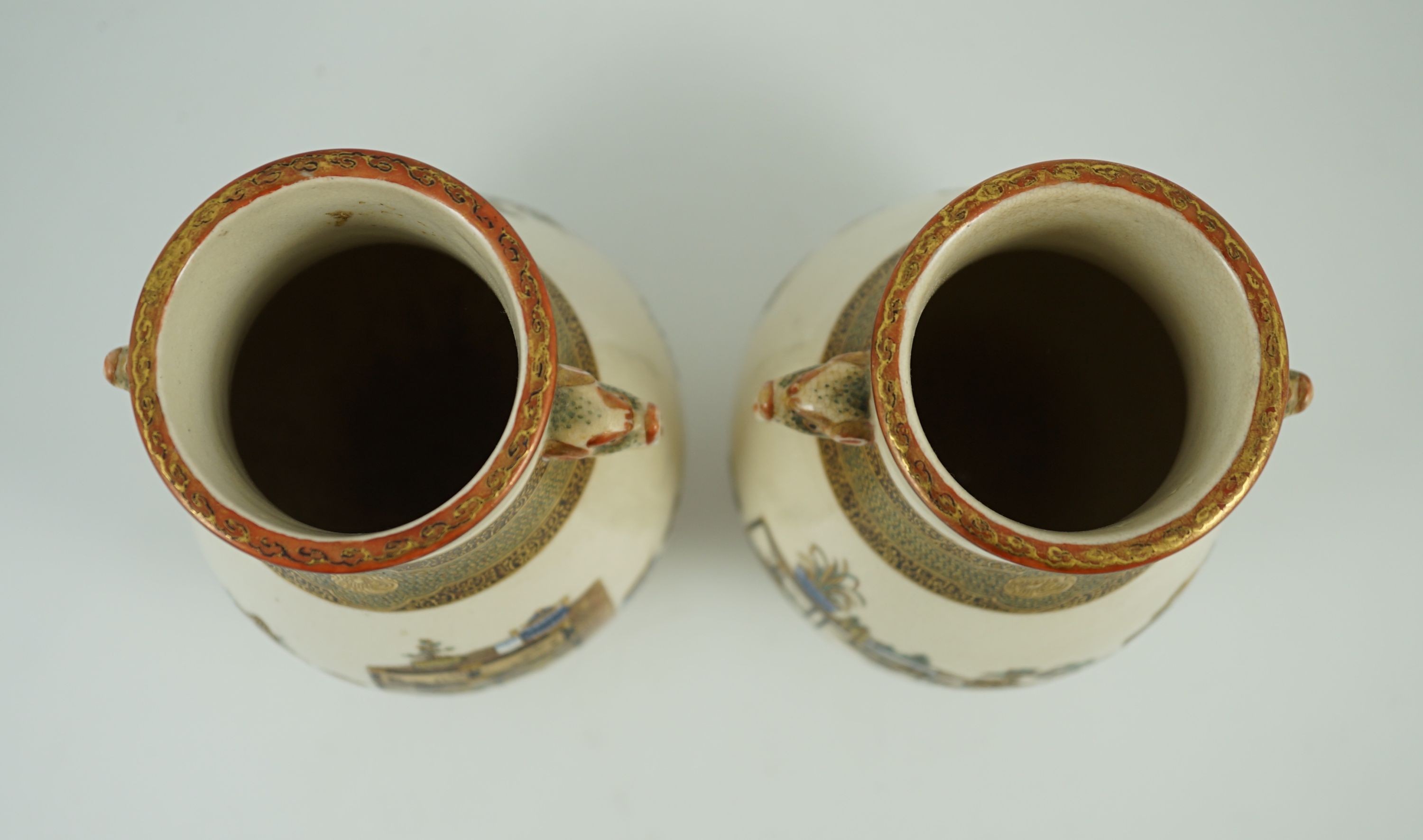 A pair of Japanese Satsuma pottery vases, by Bizan, Meiji period, 18.2cm high
